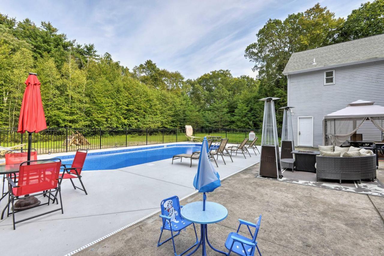 Superb Stroudsburg Home With Seasonal Pool And Deck! Exterior photo